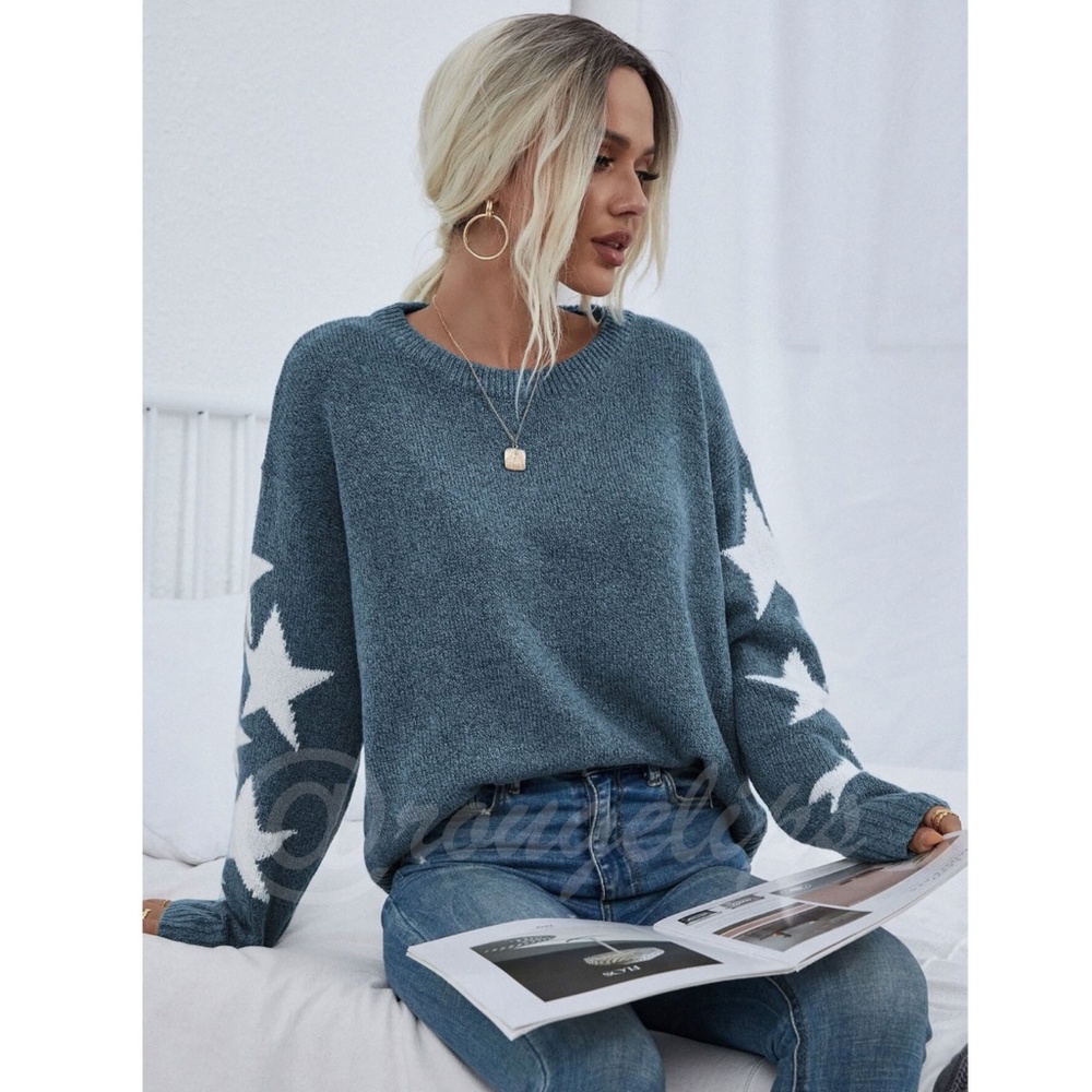 Star Print Knit Sweater Pullover Long Sleeve White on Blue